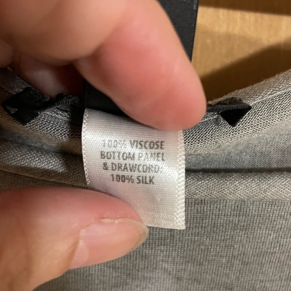 #34-ST. JOHN -Georgette Jersey Assymetrical Blouse Gray Size Large Silk/Viscose - Picture 5 of 5